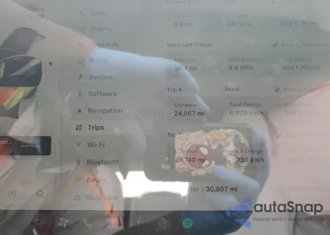 2023 Tesla Model Y из США, поврежденный, VIN 7SAYGDEE4PF618690